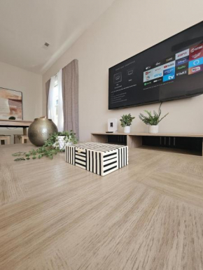 Chic Loft in the Southport Corridor